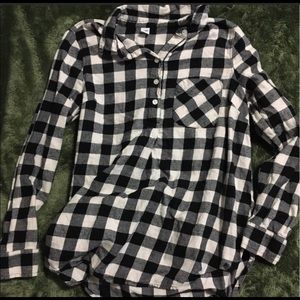 Old navy maternity plaid top